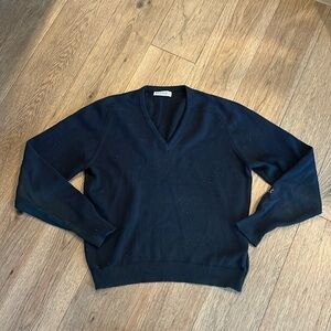 LYLE & SCOTT black v-neck acrylic sweater, size medium